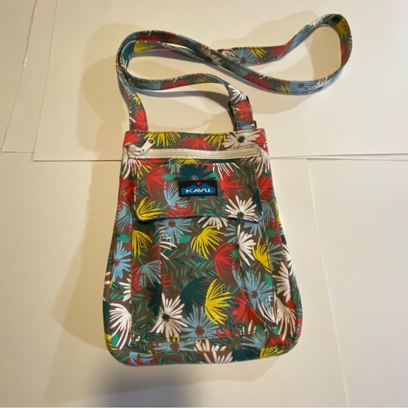 Kavu Mini Keeper Floral Crossbody Bag - Picture 1 of 9